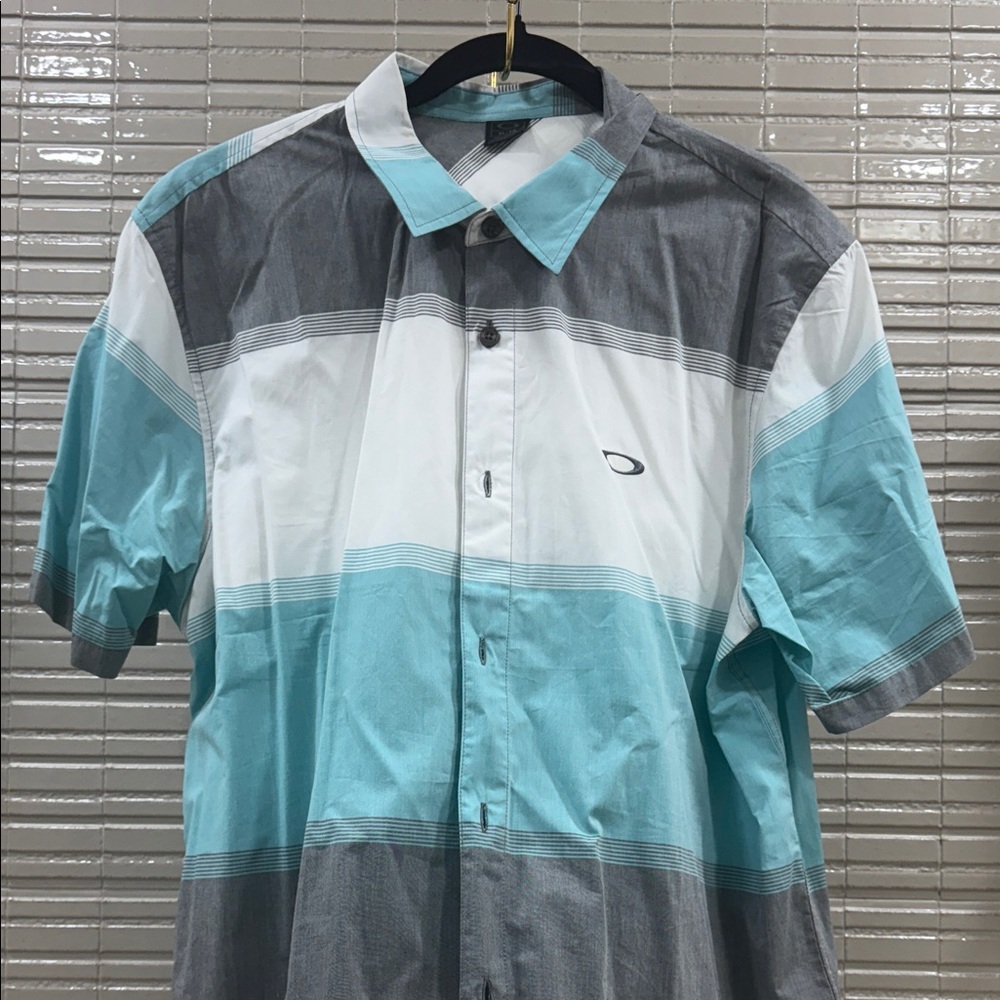 Oakley Men's Striped Button Down Shirt - Gray, White, and Blue